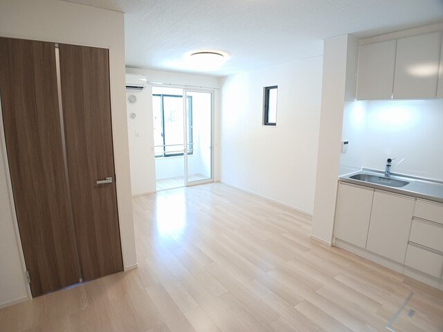 居室・リビング　ゆったり過ごせる居間です