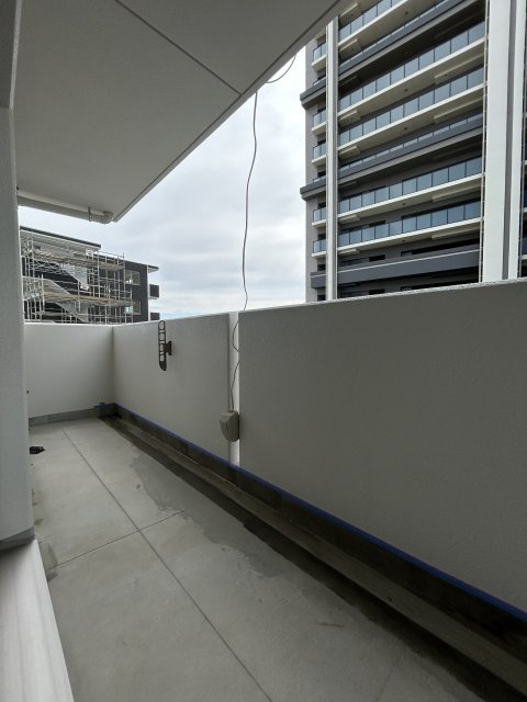 バルコニー　※写真は建築中の他号室です