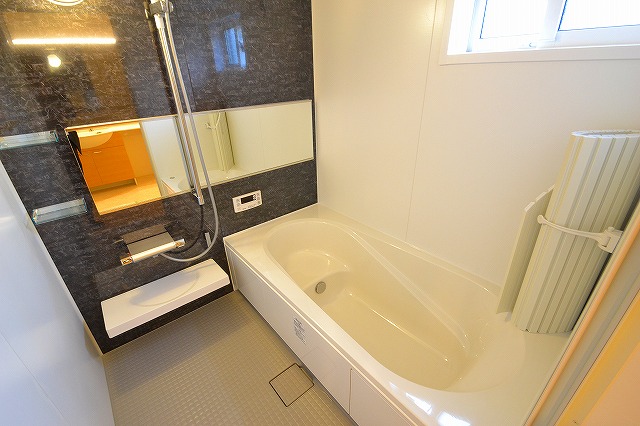 バス・シャワールーム　☆追い炊き機能完備です☆