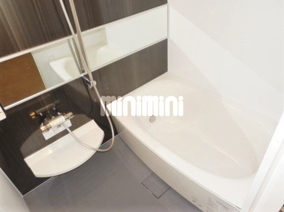 バス・シャワールーム　上質なバスタイムを過ごせます！棚もあり、使いやすいです。