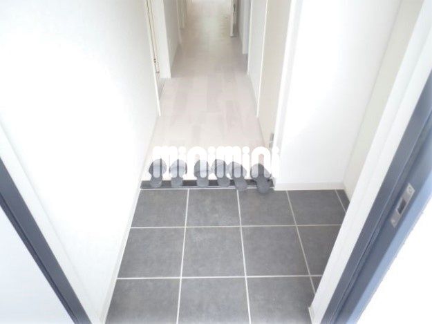 玄関　靴箱に靴をしまえばスッキリ玄関を使えますね。