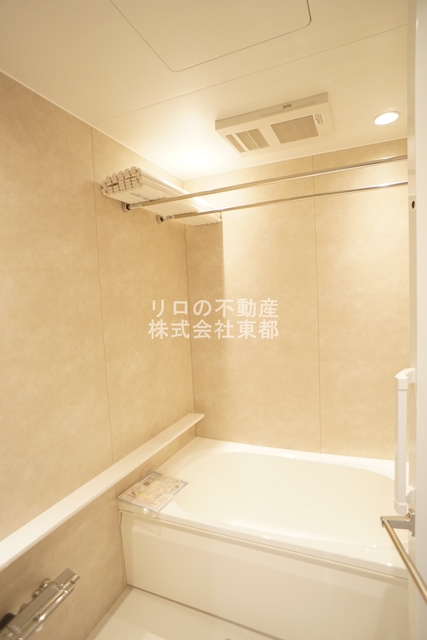 バス・シャワールーム　雨の日のお洗濯だけでなく、カビ予防にも大活躍の浴室乾燥機付♪