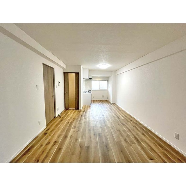 居室・リビング　１３帖ＬＤＫ★南向きで日当たり良好