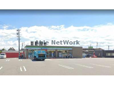 コンビニ　ファミリーマート碧南六軒町店（コンビニ）まで674m