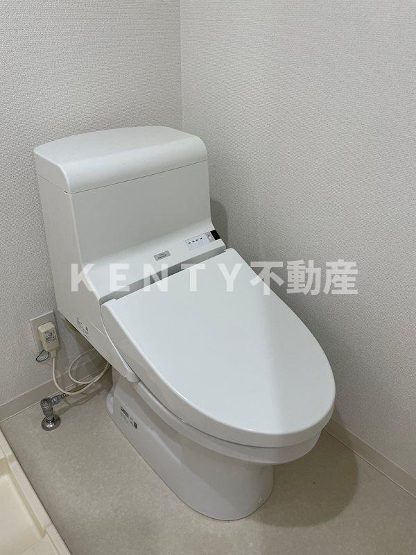 トイレ　落ち着いた色調のトイレです