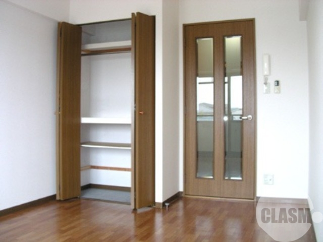 居室・リビング　フローリングだからお掃除が楽♪