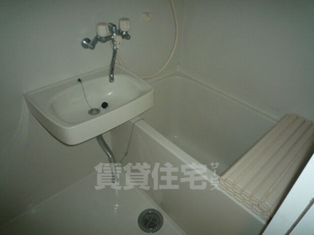 バス・シャワールーム　同建物　別部屋