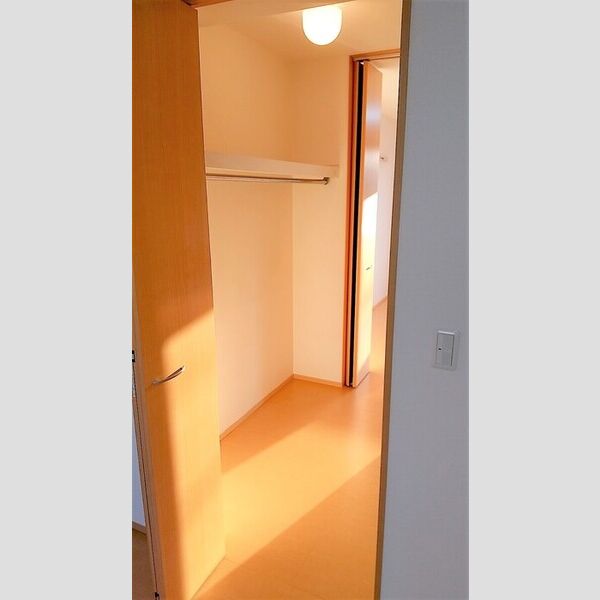 収納　ウォークスルークローゼット