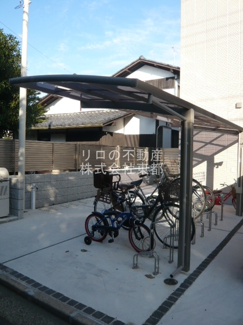 その他共有部分　雨の日でも安心☆屋根付の駐輪場です☆