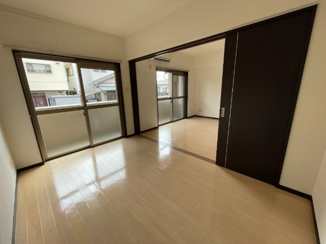 ドルフ中田本町の居間写真