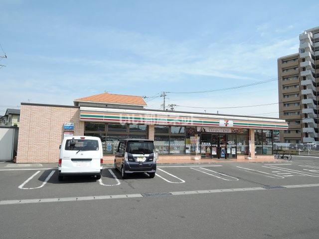 コンビニ　セブンイレブン仙台岩切店（コンビニ）まで381m