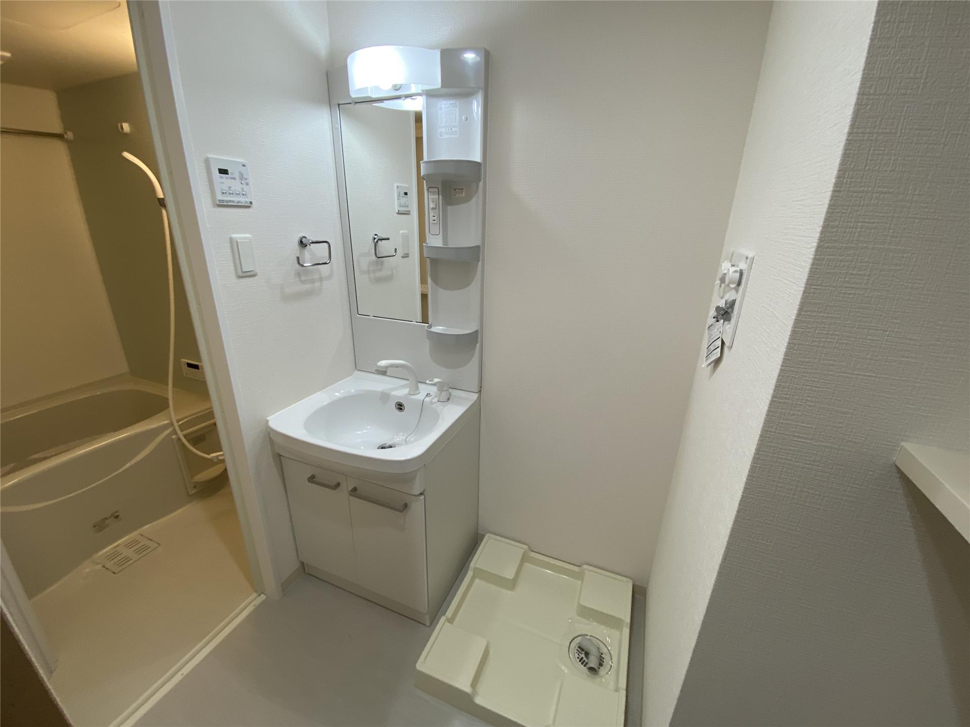 洗面設備　身支度に便利なシャンプードレッサーです