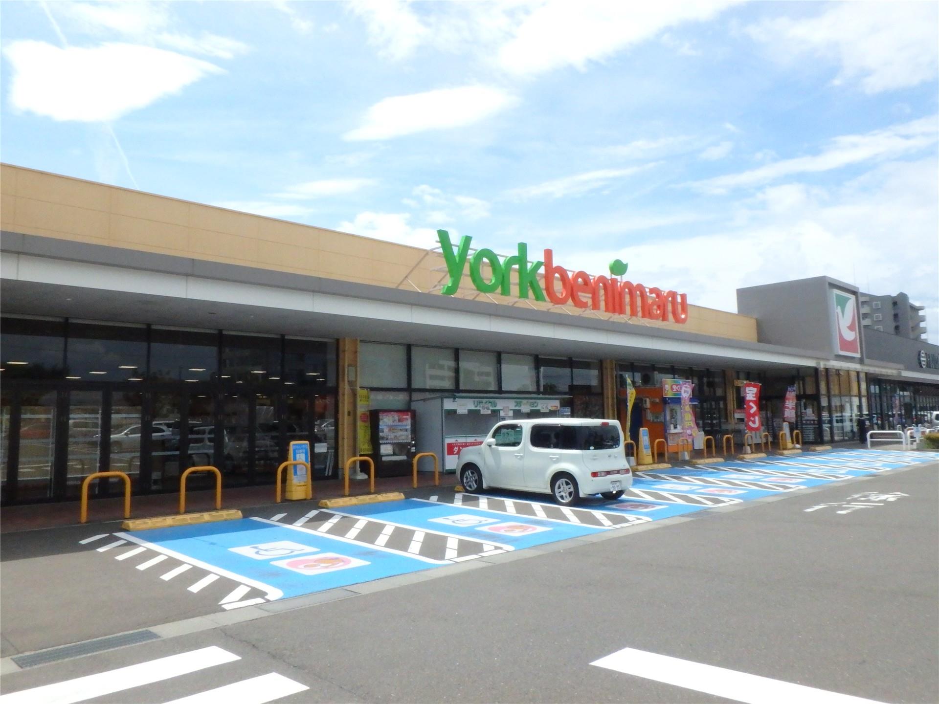 スーパー　ヨークベニマル仙台六丁の目店（スーパー）まで742m