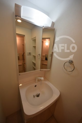 洗面設備　クレビオス天満橋　独立洗面台