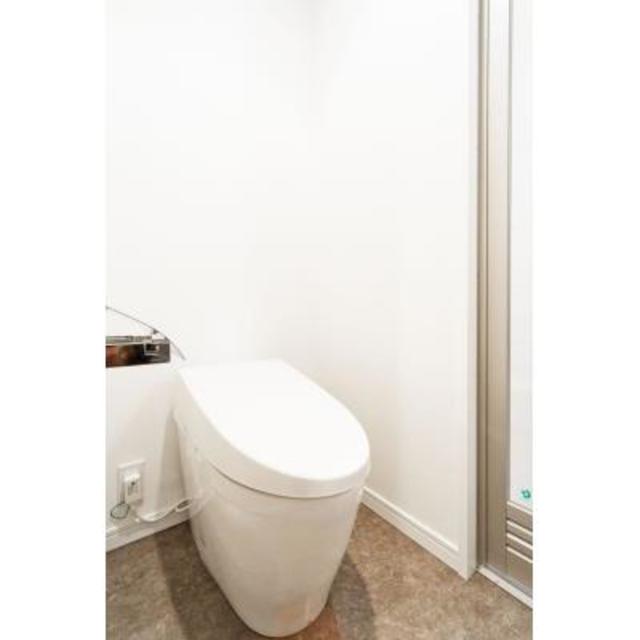 トイレ　※写真は同タイプ住戸です。