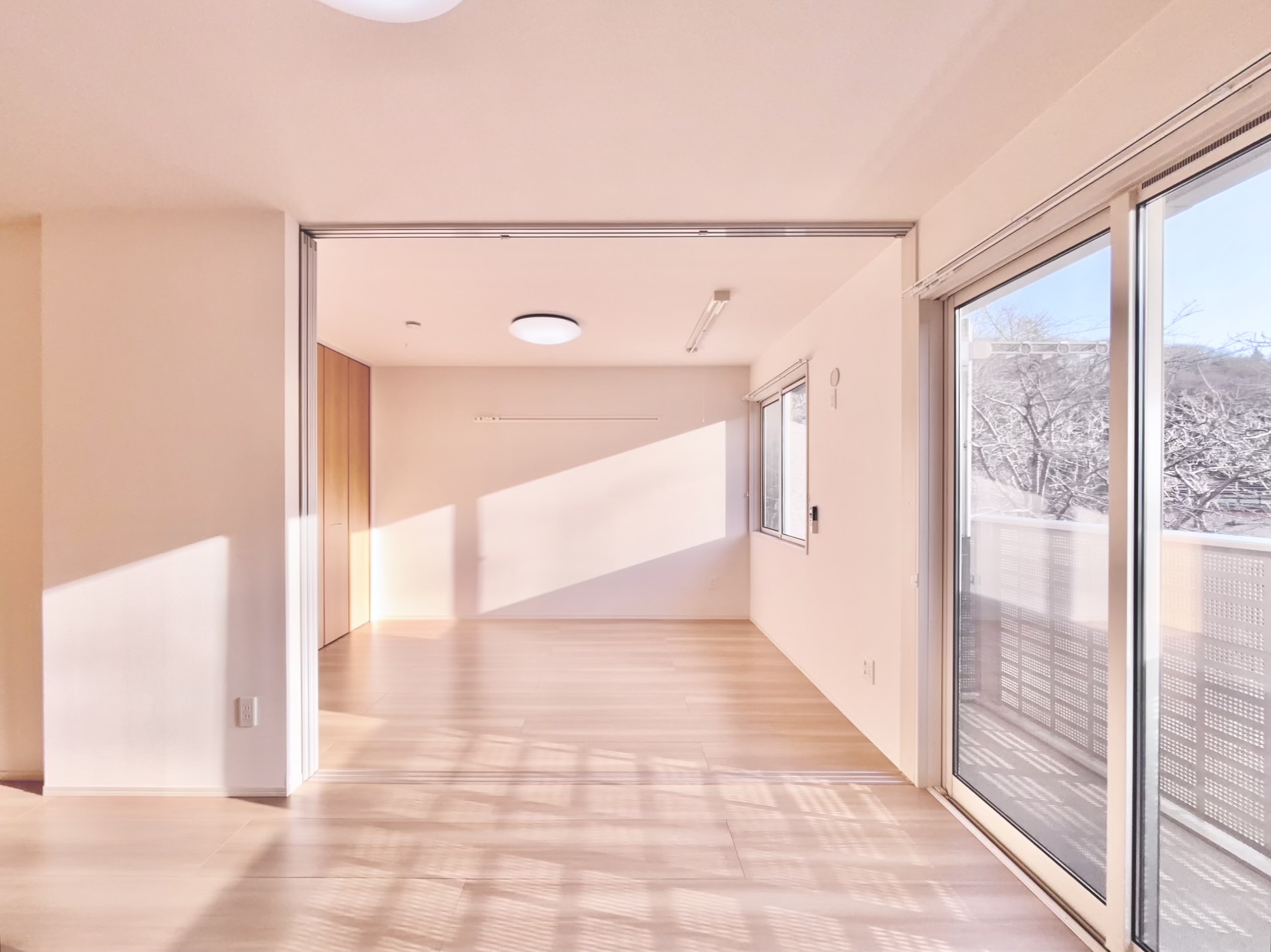 居室・リビング　リビング部分・日当たり良好です♪