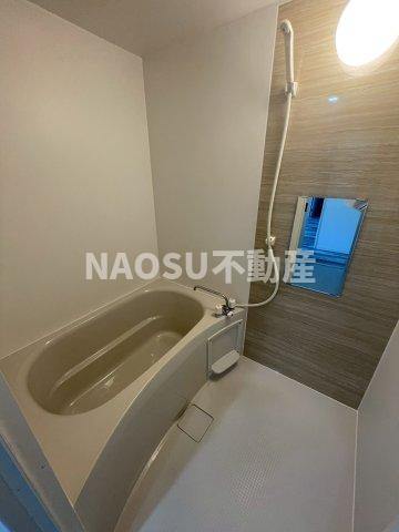 バス・シャワールーム　コンパクトで使いやすいお風呂です