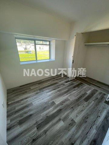 その他部屋・スペース　落ち着いた色調の寝室です