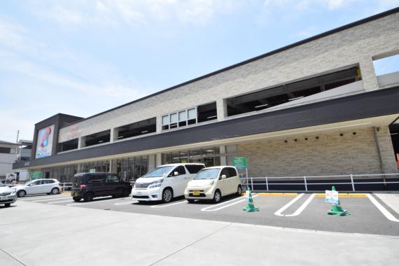 スーパー　万代　六万寺店（スーパー）まで737m