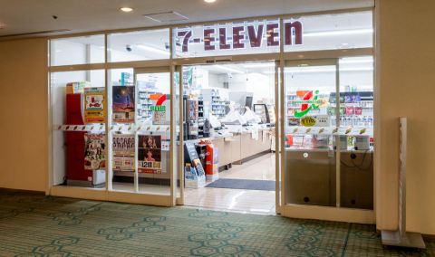 コンビニ　セブンイレブングランドプリンスホテル高輪ロビー店（コンビニ）まで388m