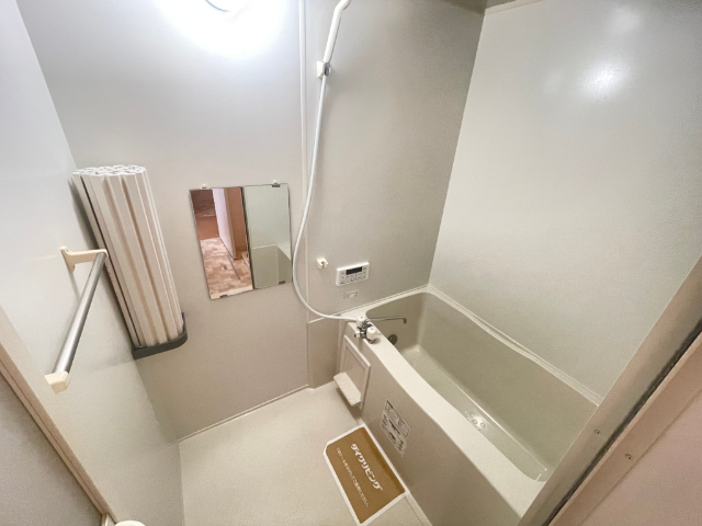 バス・シャワールーム　鏡付がうれしいですね