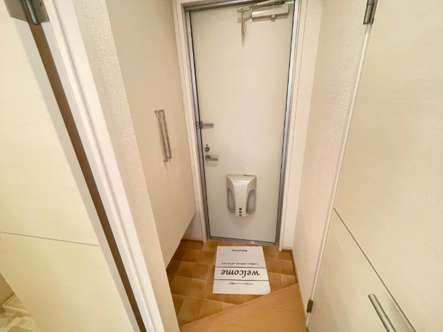 玄関　大きな下駄箱付きです。