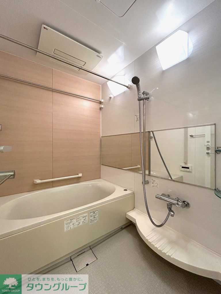 バス・シャワールーム　浴室乾燥機、追い焚き機能付バス（クリーニング前）