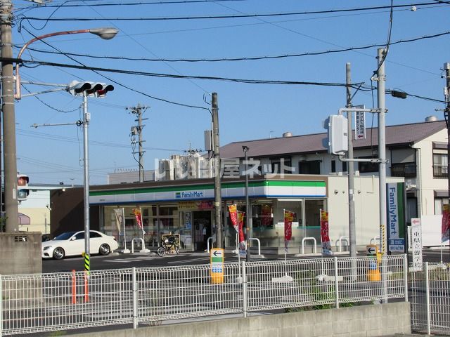 コンビニ　ファミリーマート津藤枝東店（コンビニ）まで782m