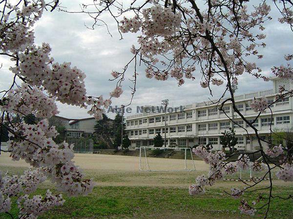 中学校　雲仙市立愛野中学校（中学校）まで429m