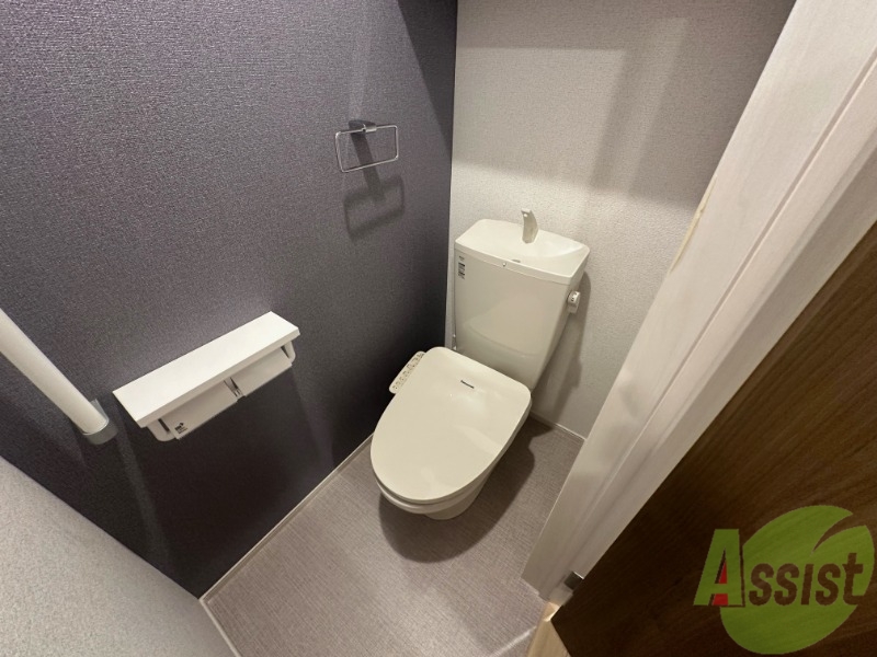 トイレ　温水洗浄便座付きのトイレは、使用しやすくうれしいですね。