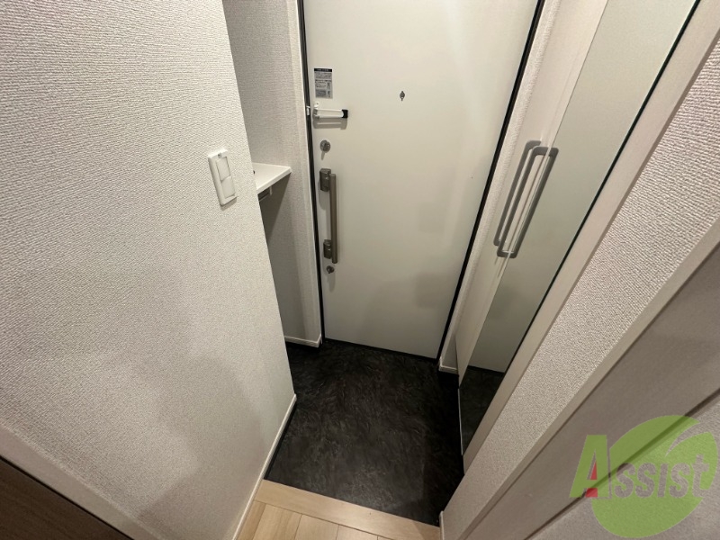 玄関　玄関でございます。毎日の出入りはこちらから。