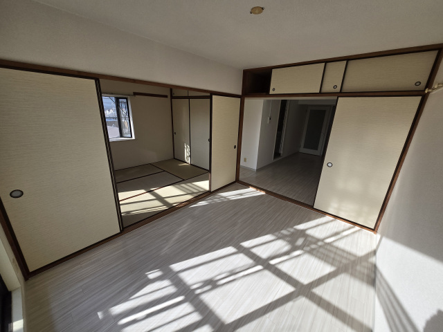 収納　洋室６帖の収納、上部収納有り