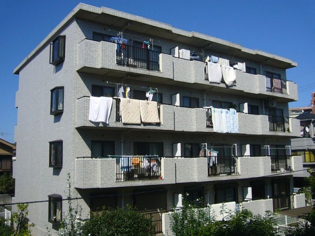 建物外観　全部屋南向きの日当たりの良い建物