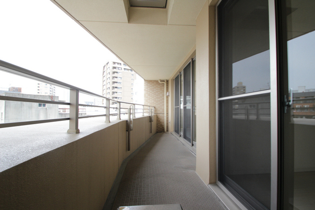 バルコニー　※別室の参考写真です。