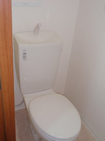 トイレ　※別部屋のお写真で、現況優先と致します。