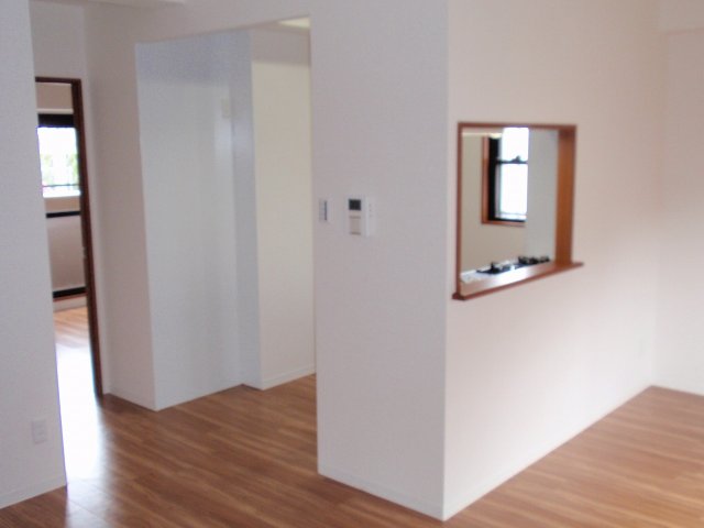 居室・リビング　※別部屋のお写真で、現況優先と致します。