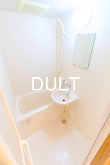 バス・シャワールーム　バスルームです。