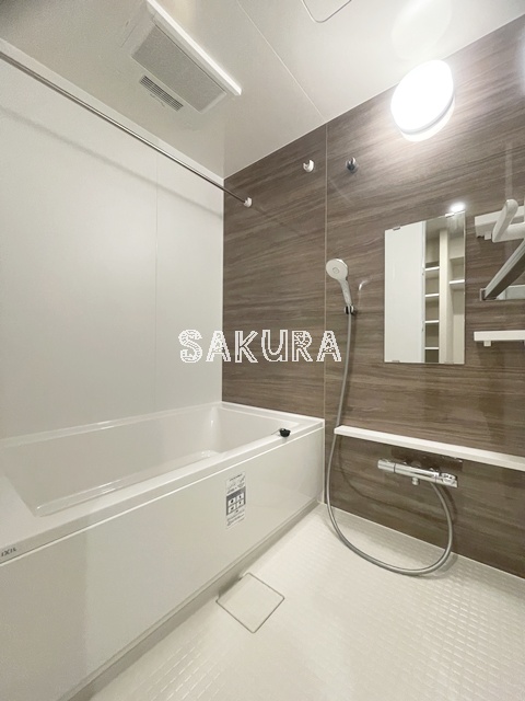 バス・シャワールーム　雨の日でも安心の浴室乾燥機付きです♪