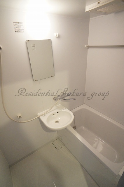 バス・シャワールーム　ご家族や長時間入浴に便利な追い炊き機能付きです♪