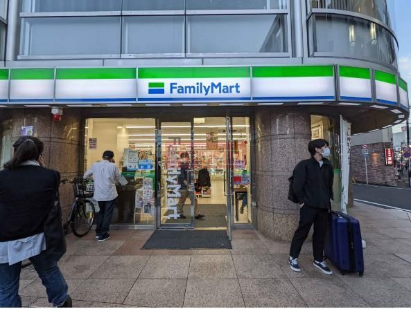 コンビニ　ファミリーマート渋谷富ヶ谷一丁目店（コンビニ）まで250m