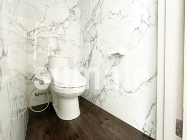 トイレ　明るいトイレです。