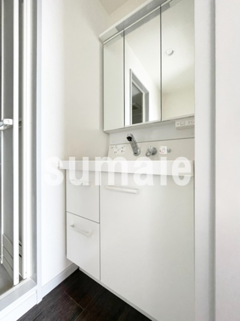 洗面設備　嬉しい独立洗面台です。