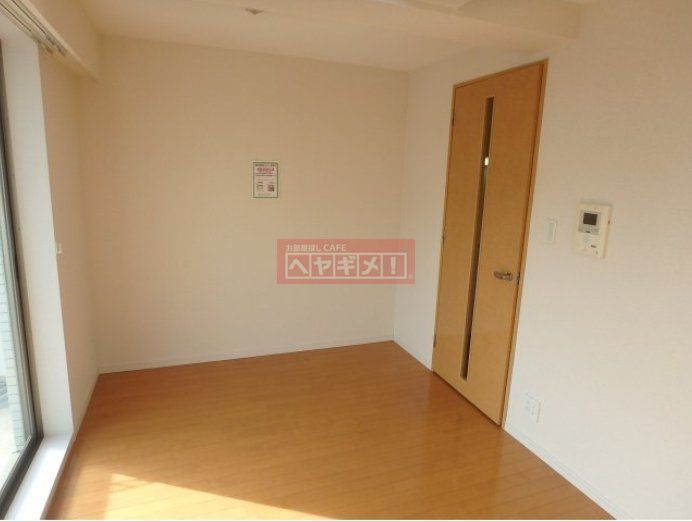 居室・リビング　玄関