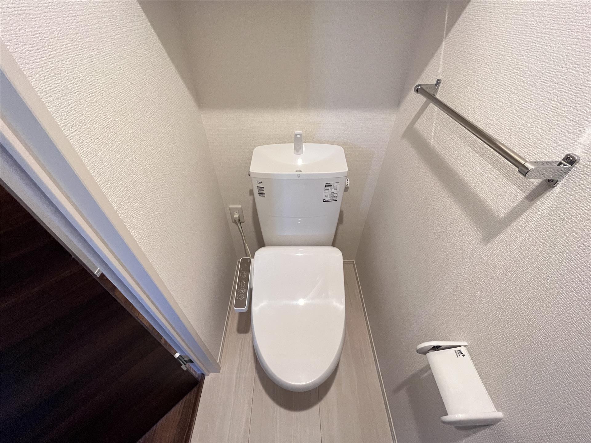 トイレ　温水洗浄暖房便座付トイレ