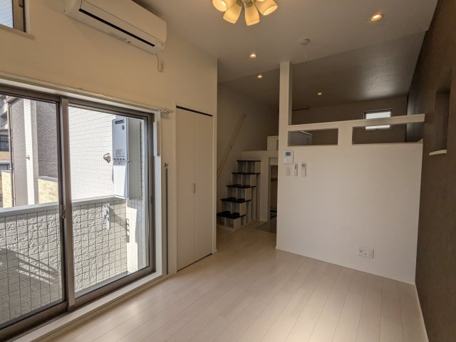 居室・リビング　203号室