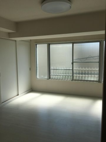 居室・リビング　明るい洋室です