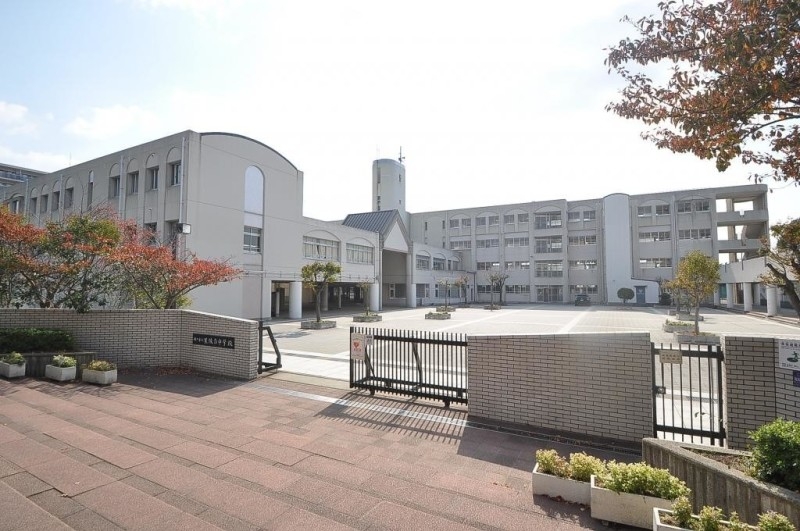 中学校　神戸市立星陵台中学校（中学校）まで564m