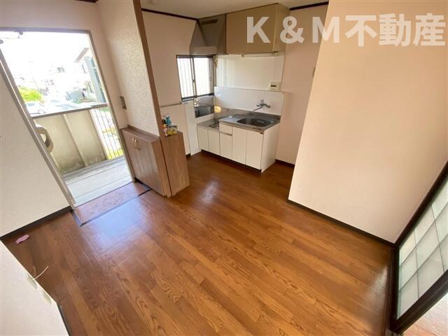 居室・リビング　こちらのリビングで趣味の時間をお楽しみください