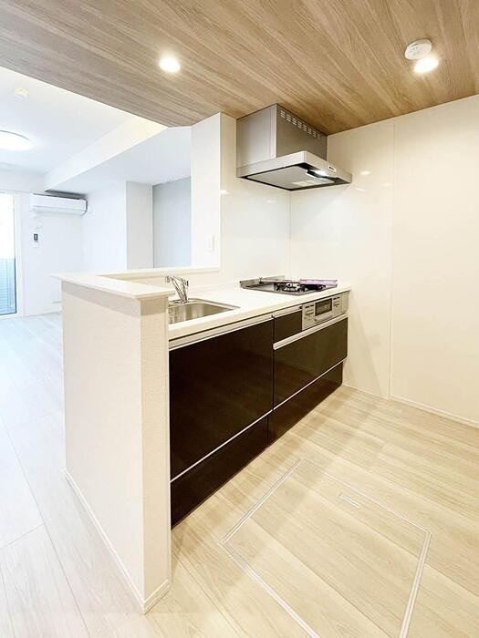 キッチン　３口コンロ・グリル付きです☆