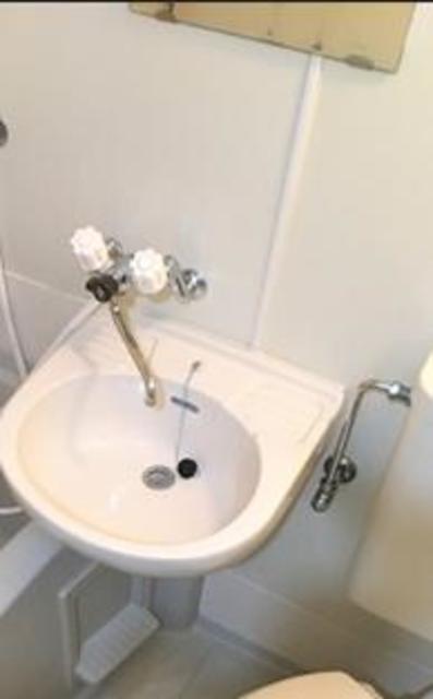洗面設備　別部屋参考写真です